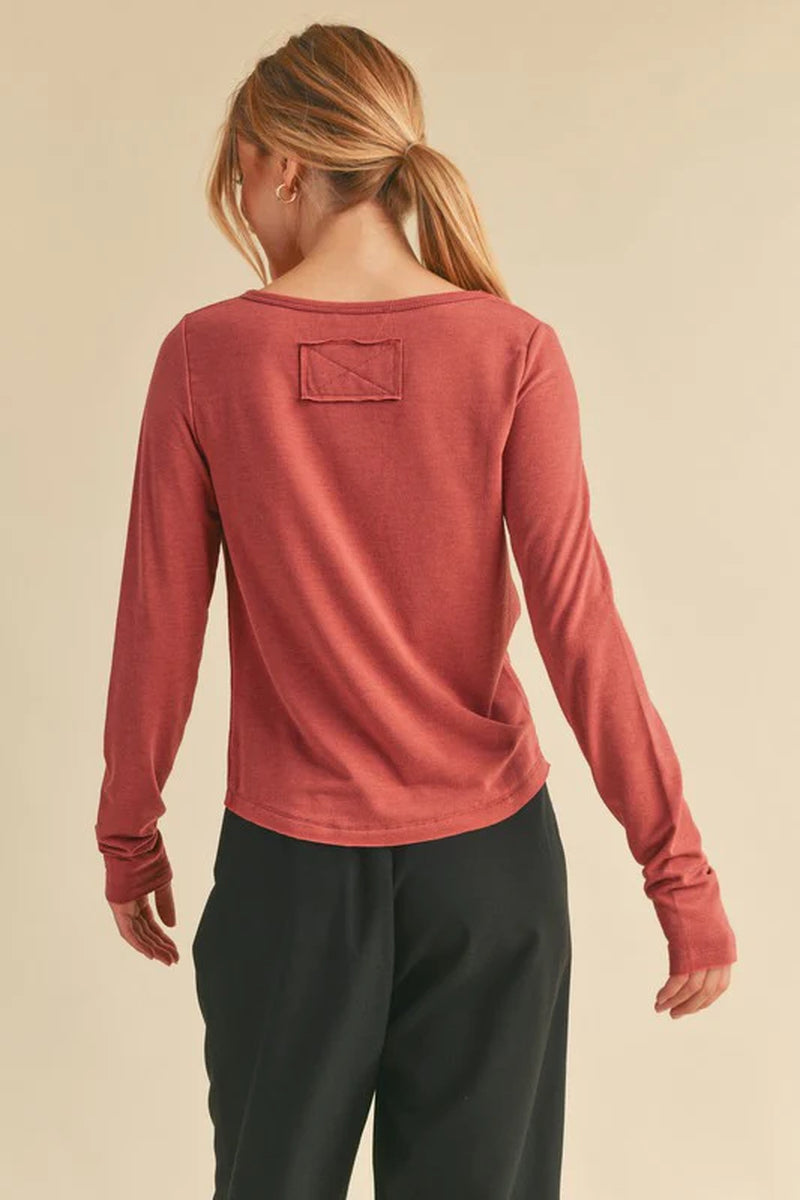 Aemi+Co Ruched Front round Neck Long Sleeve T-Shirt